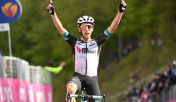 Giro d’Italia: Yates attacca ancora, Bernal resiste