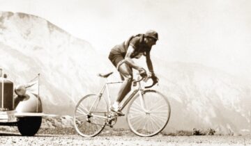 Monumento a Fausto Coppi ad Ercole di Caserta, si pedala veloci