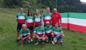Il passo Crocedomini si veste con il tricolore per l’Italiano della Montagna